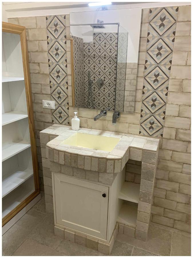 White Stone Flats & Studios Остуні Номер фото
