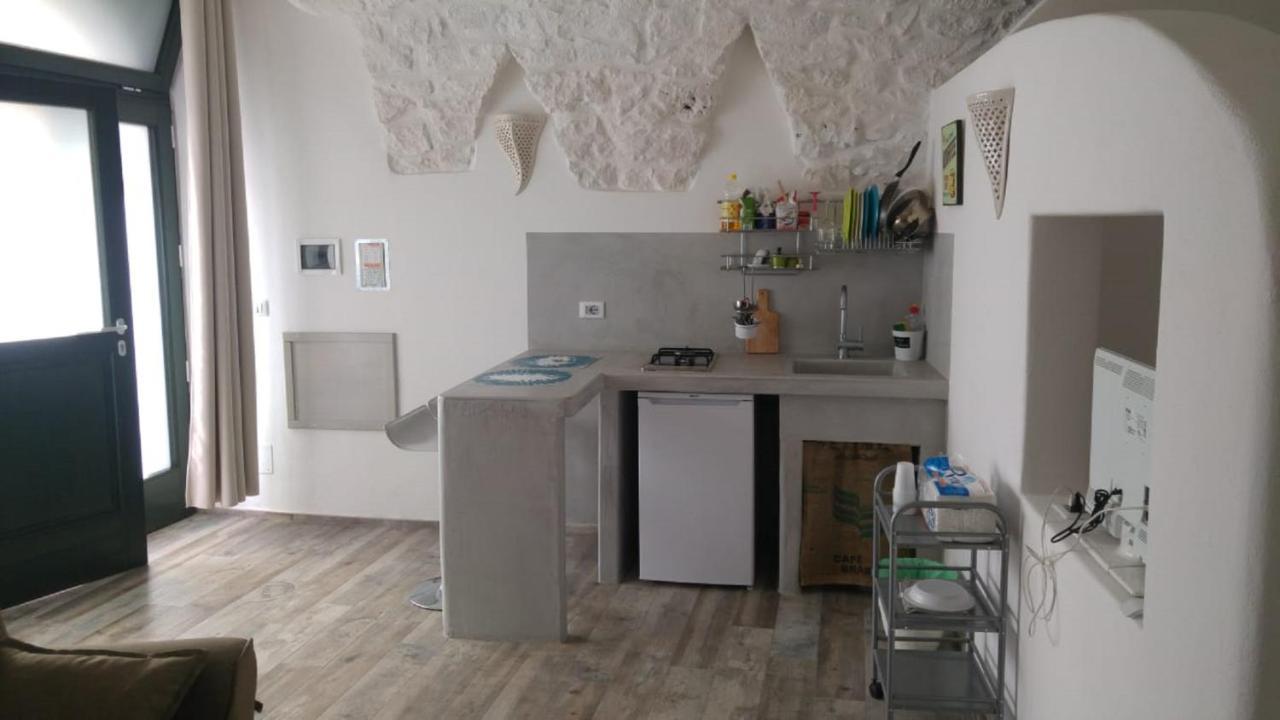 White Stone Flats & Studios Остуні Екстер'єр фото