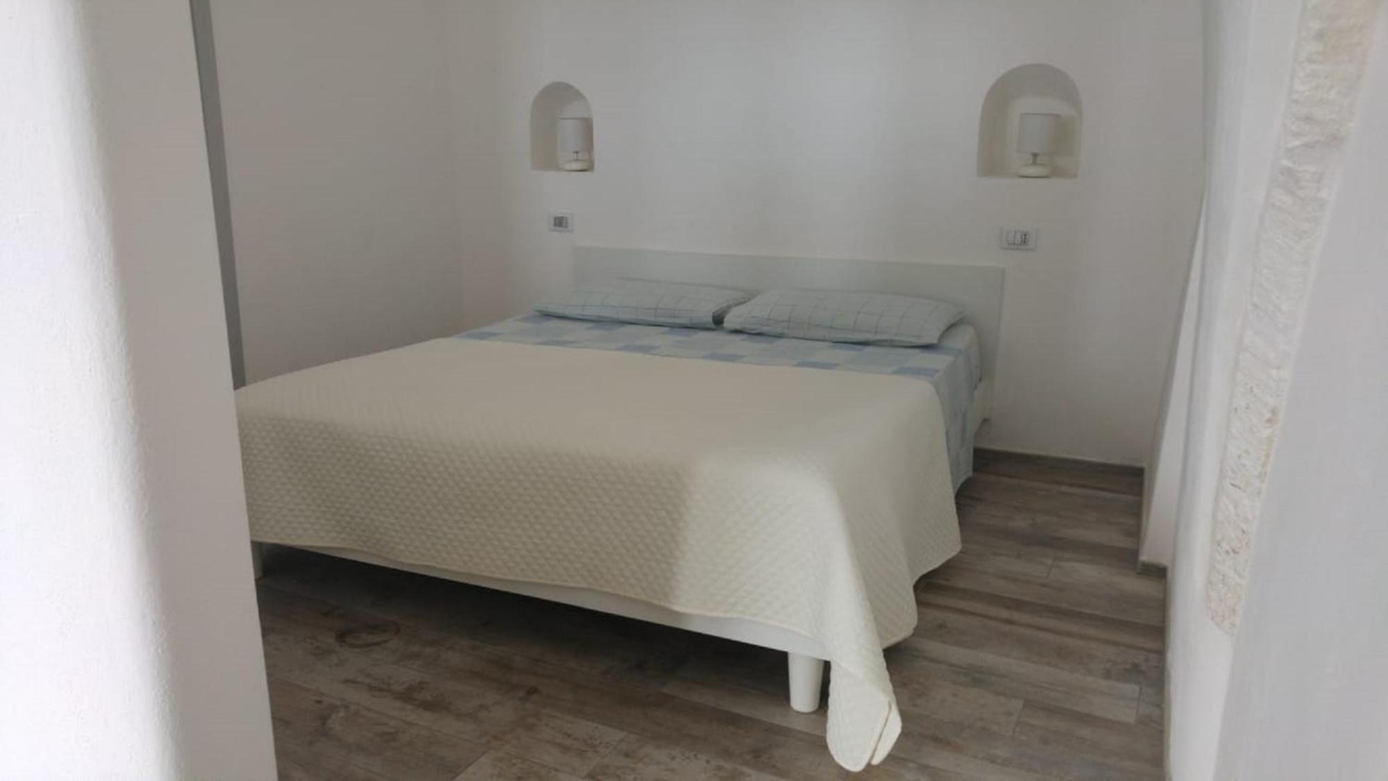 White Stone Flats & Studios Остуні Номер фото