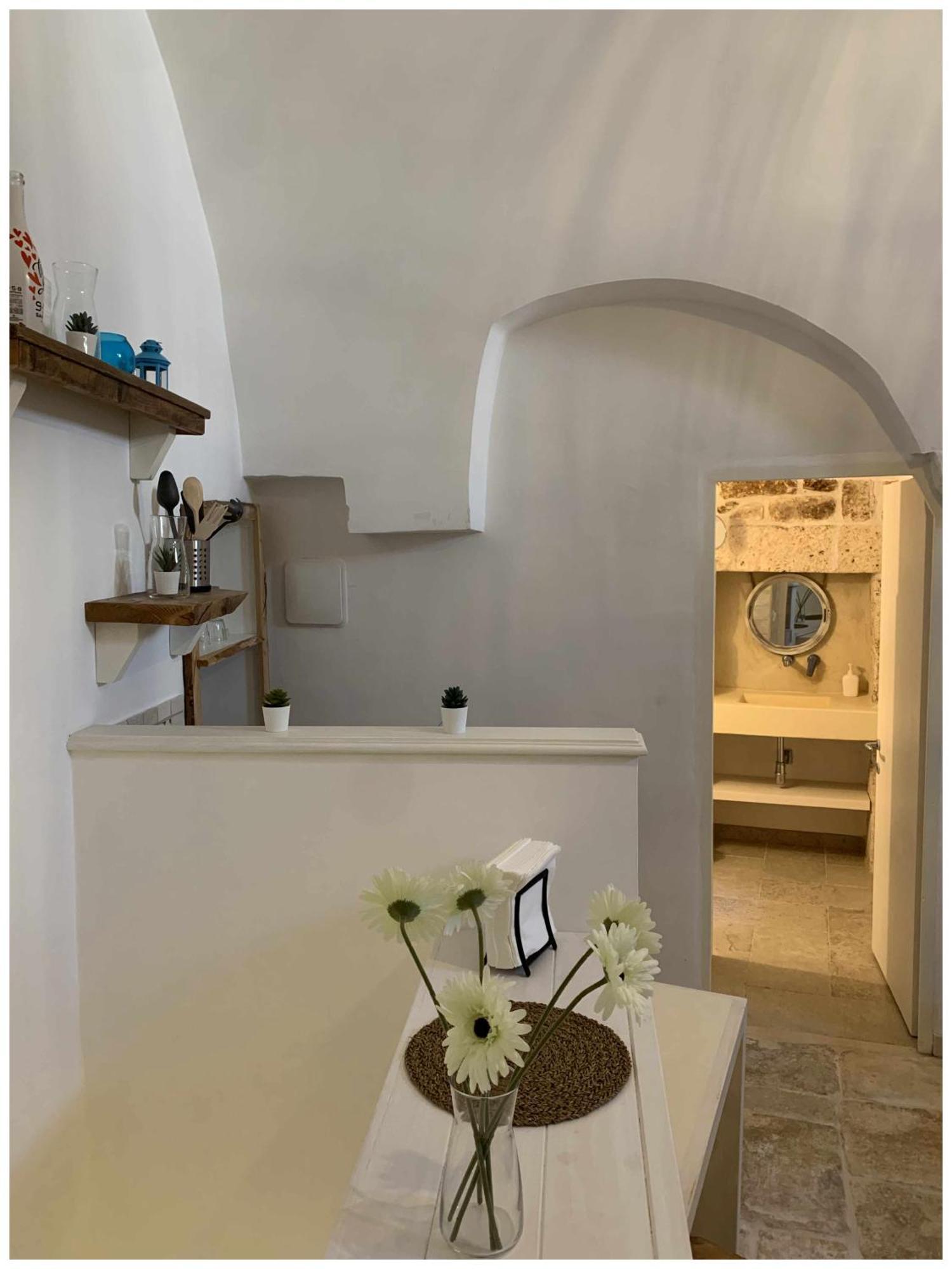 White Stone Flats & Studios Остуні Номер фото