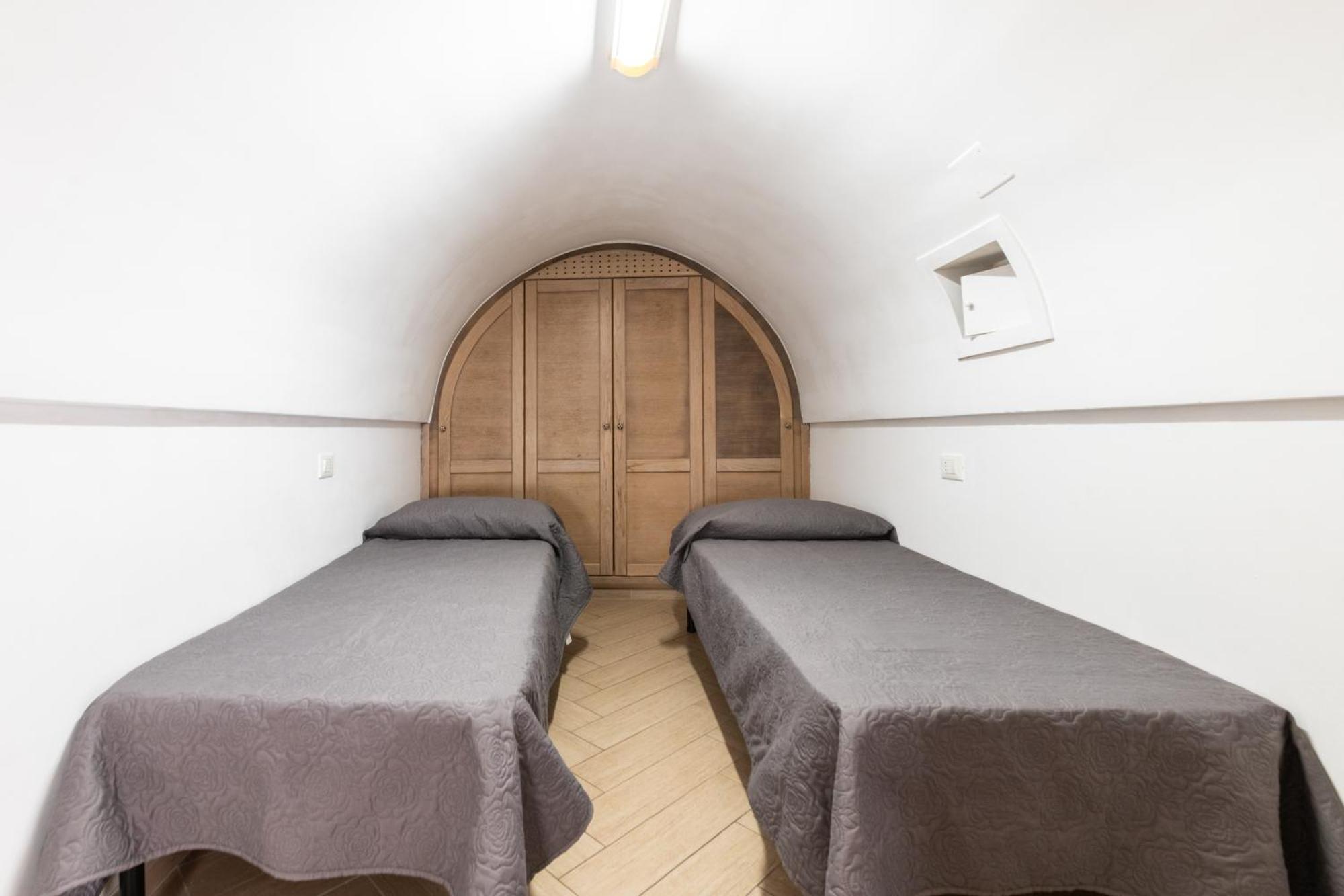 White Stone Flats & Studios Остуні Номер фото