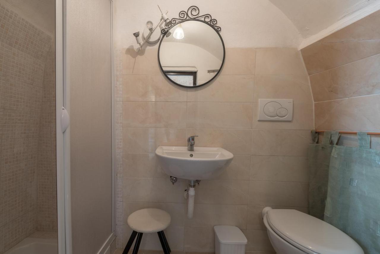 White Stone Flats & Studios Остуні Екстер'єр фото